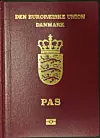 Forsiden af et dansk pas med teksten Den Europæiske Union Danmark og et guldvåbenskjold.
