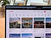 En bärbar dator visar Airbnbs webbplats med flera boendeannonser i rutnät.