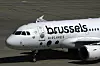 Brussels Airlinesin matkustajakone lentoaseman asematasolla